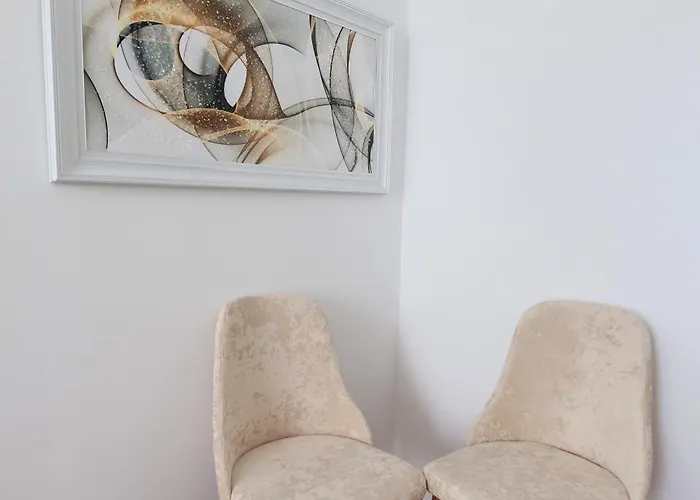 شقة Joelisrentaparments Sea View And Balcony 6sleep فلورا